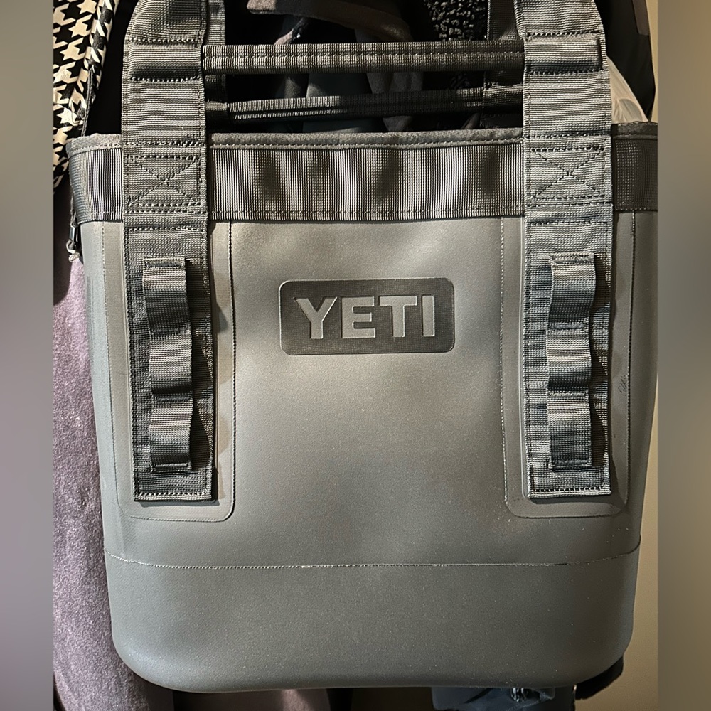 NWOT YETI Camino 20 Carryall 20 L Black Tote